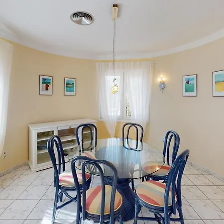Golden By On Travel Villa Oliva